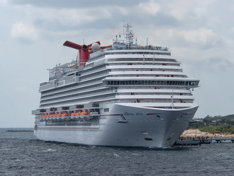 Carnival Cruise Line - Vista Resort Deck (Photo 3)