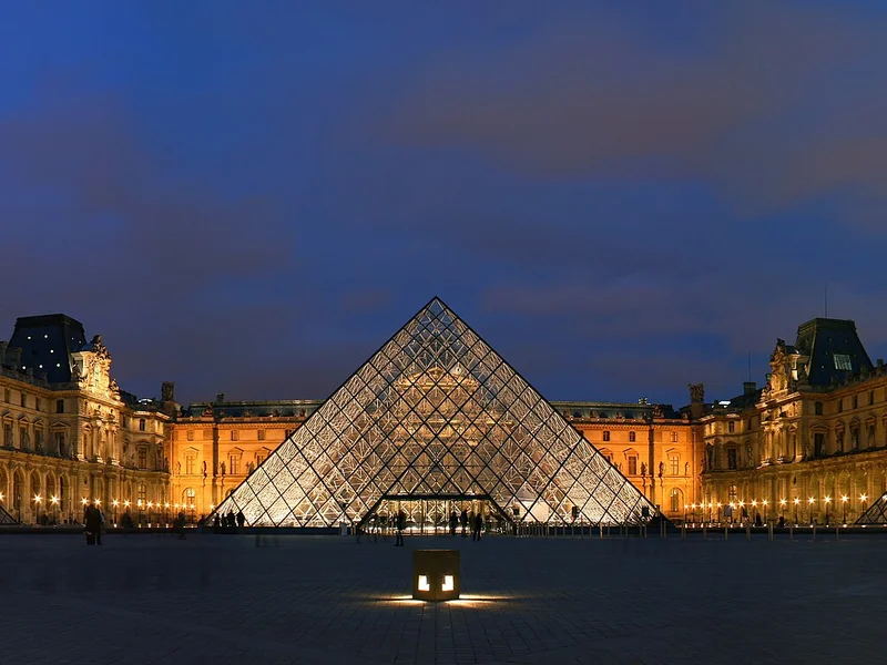 Paris highlight view 3 - Louvre Museum